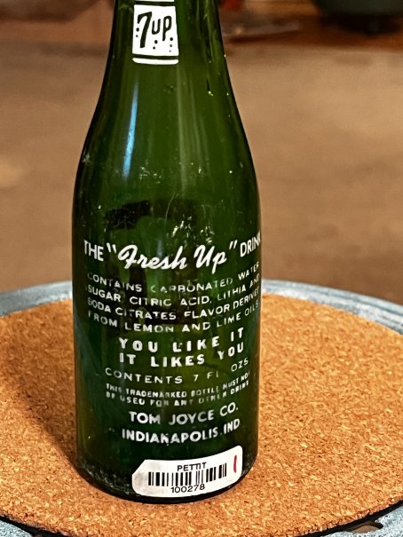 8-bubble 7-Up bottle - circa 1939