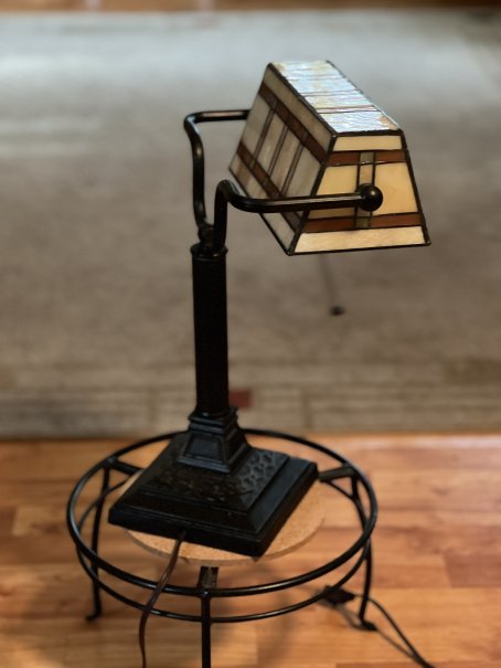Tiffany-style Banker's Lamp